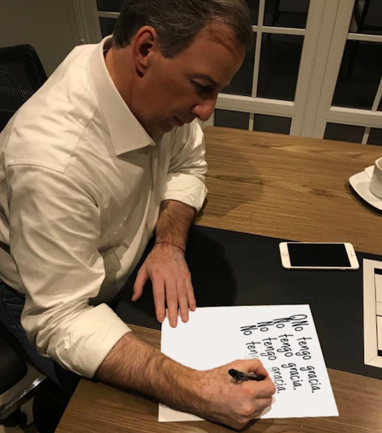 Meme Meade haciendo planas