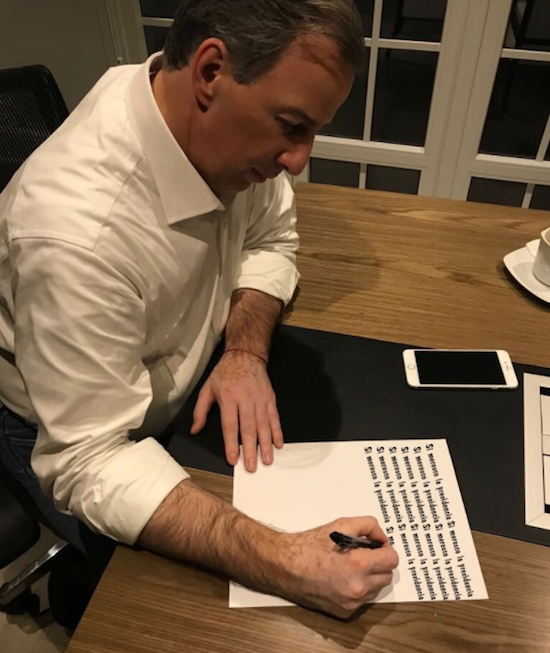 Meme Meade haciendo planas