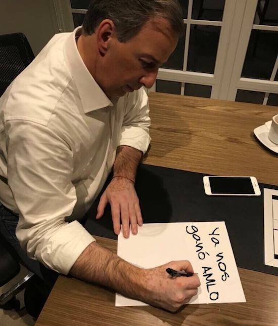 Meme Meade haciendo planas