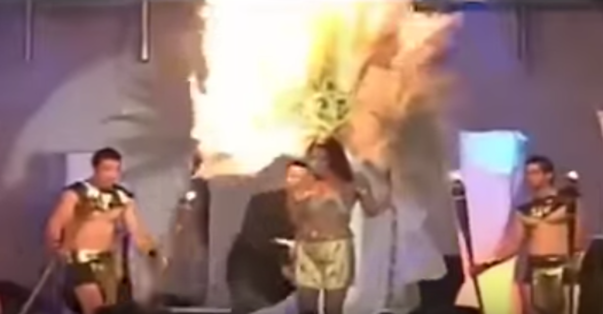 "Diosa de la cosecha" se incendia en plena pasarela