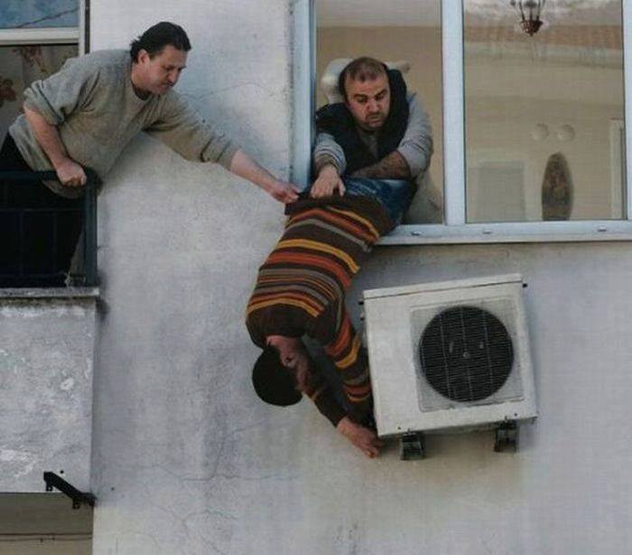 estupidos-hombres-extincion-humano-hombre-estupideces-seleccion-natural