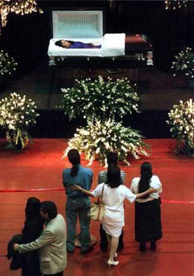 foto-inedita-funeral-selena-quintanilla-tras-su-asesinato-en-1995