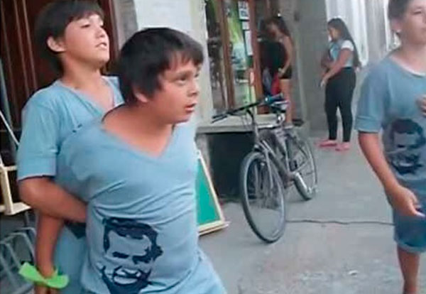 Los mejores memes del niño pedero