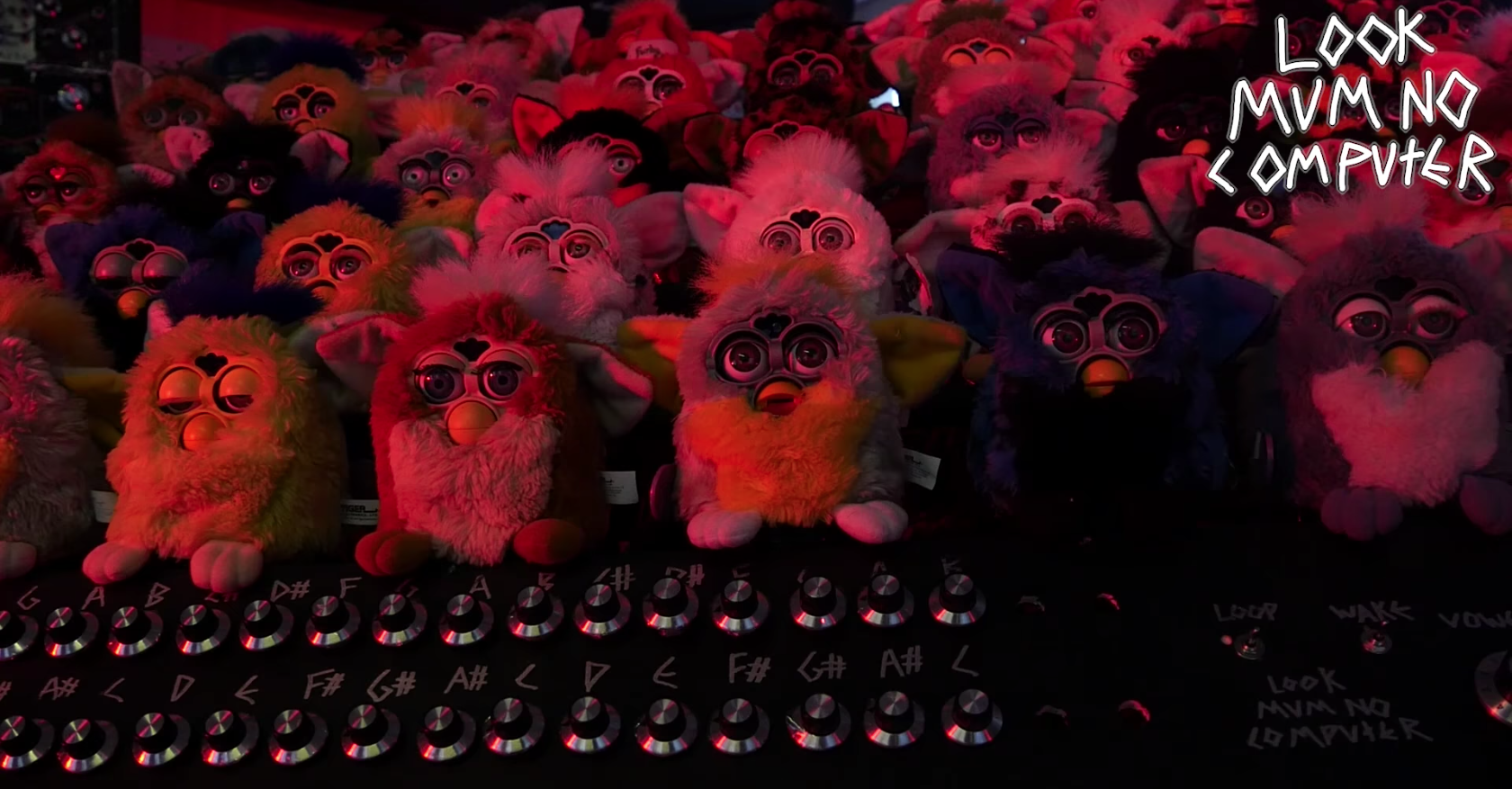 Este órgano de furbies es el mismísimo Lucifer