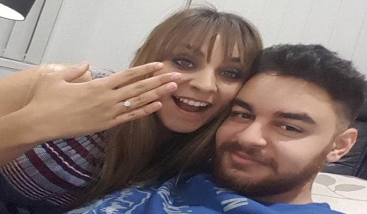 Mónica y Philo después de su compromiso