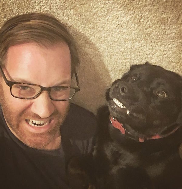 Fotos adorables de personas imitando a sus mascotas 