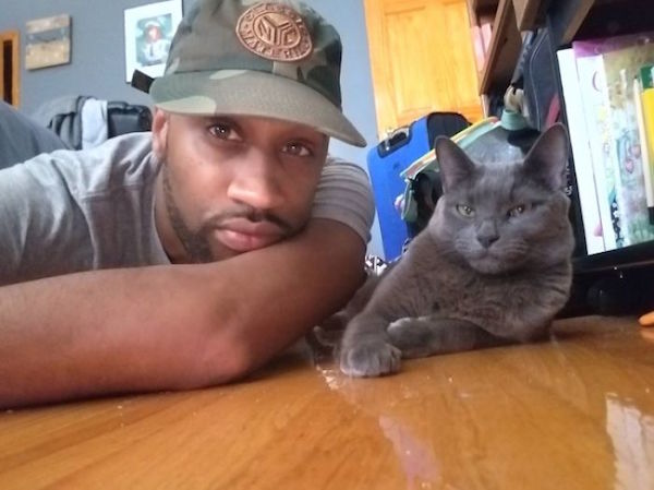 Fotos adorables de personas imitando a sus mascotas 