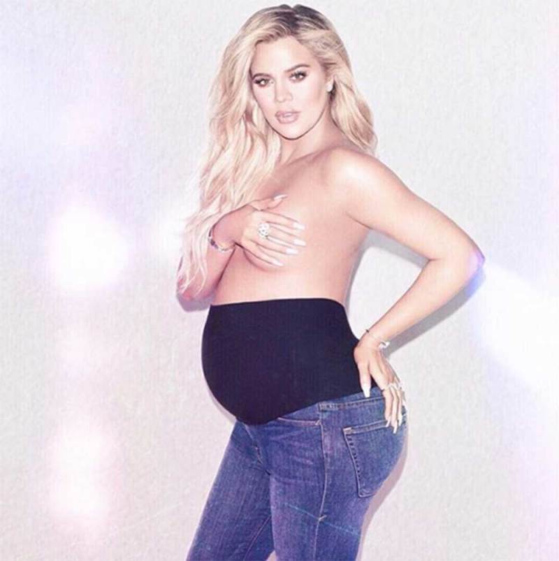 khloe-kardashian-posa-fotos-embarazada-lenceria-pantalones-good-american