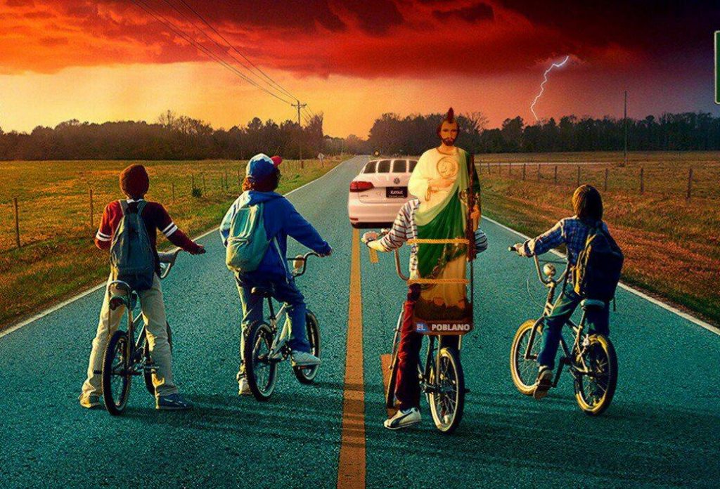 Stranger Things y San Judas Tadeo en bicicleta