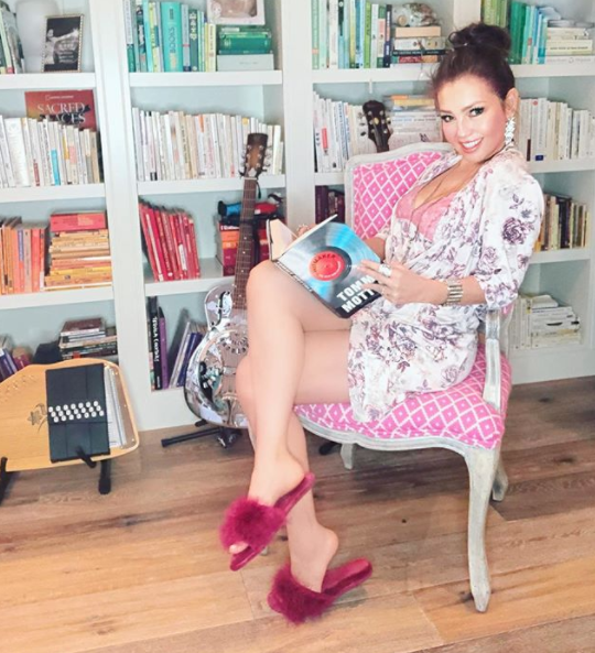 thalia-foto-instagram-internautas-pierden-cabeza-internet-comentarios-negativos