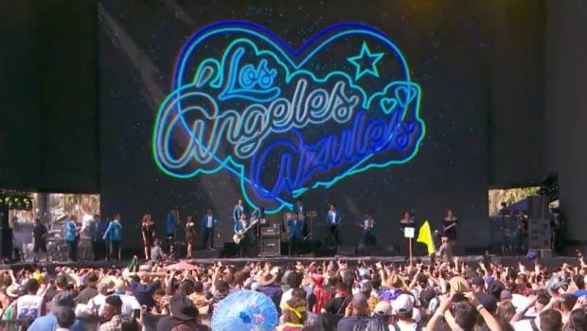 Los Ángeles Azules ponen a Bailar a Justin Bieber