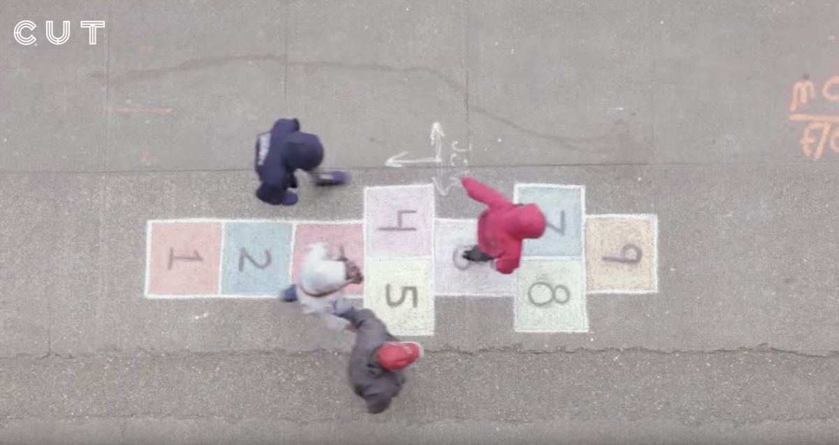 Dibujan avioncito calle experimento social juego infantil Erizos