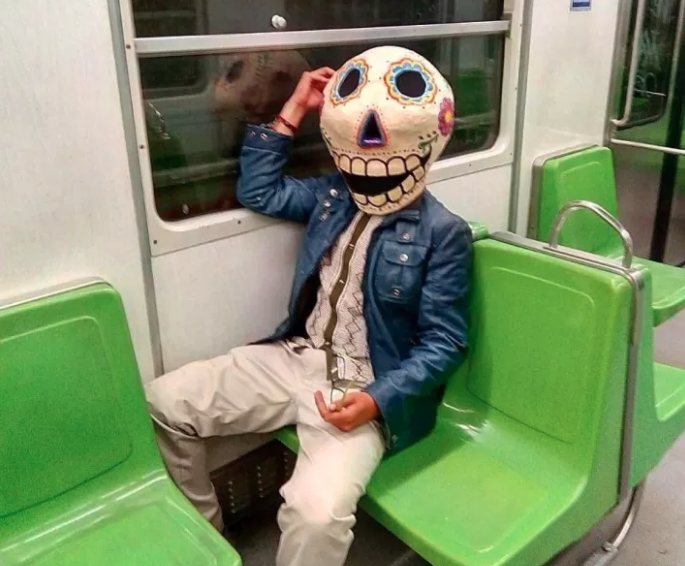 fotos-insolitas-cosas-sucedieron-metro-ciudad-de-mexico