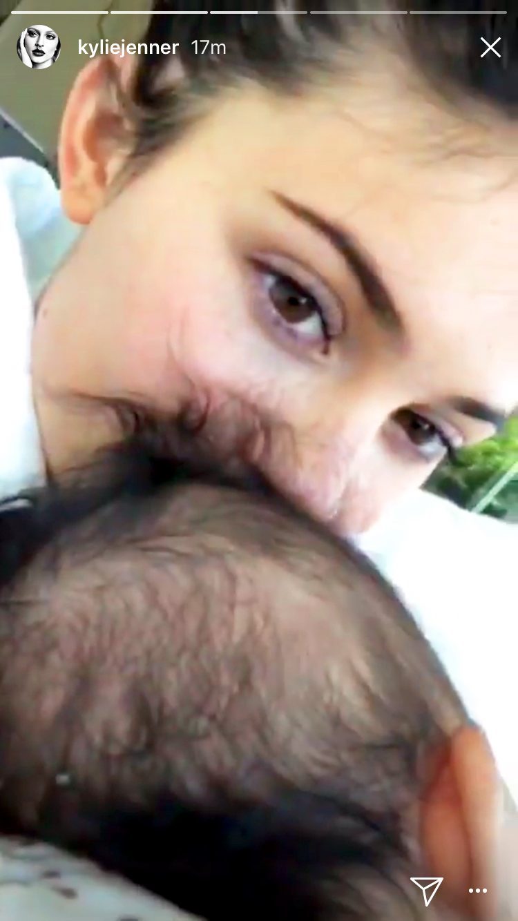 Stormi y Kylie Jenner sin maquillaje