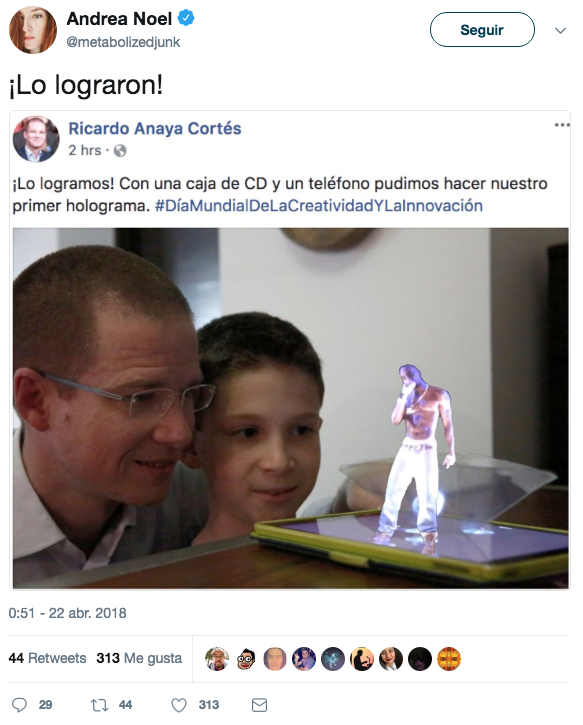 Ricardo anaya y su hijo hicieron un holograma
