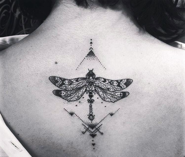 significado-oculto-tatuaje-libelula-tattoo-simbolismo-dragonfly
