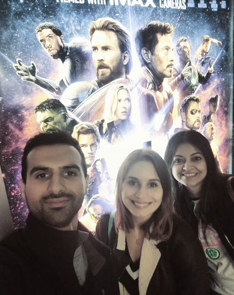 Fans recrean meme de Spiderman en el cine