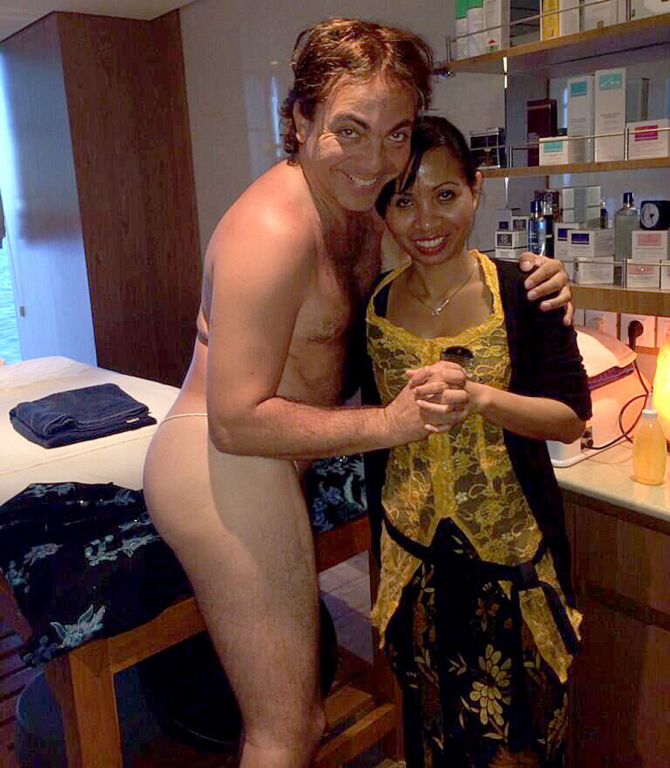 Cristian Castro presume kilitos de mas