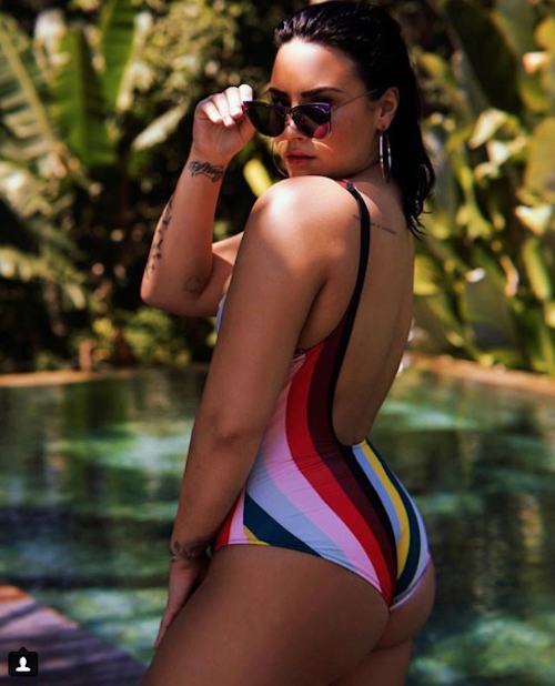 Demi Lovato Trasero Escote Redes Sociales