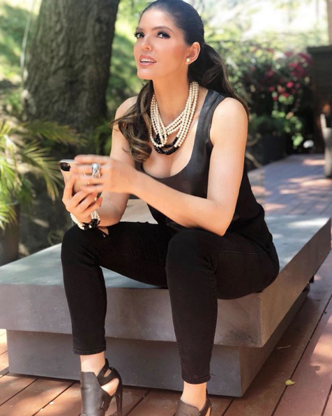 Ana Barbara recibe criticas por foto