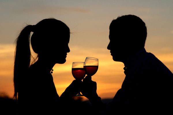 Parejas que beben juntas son mucho más felices: ciencia