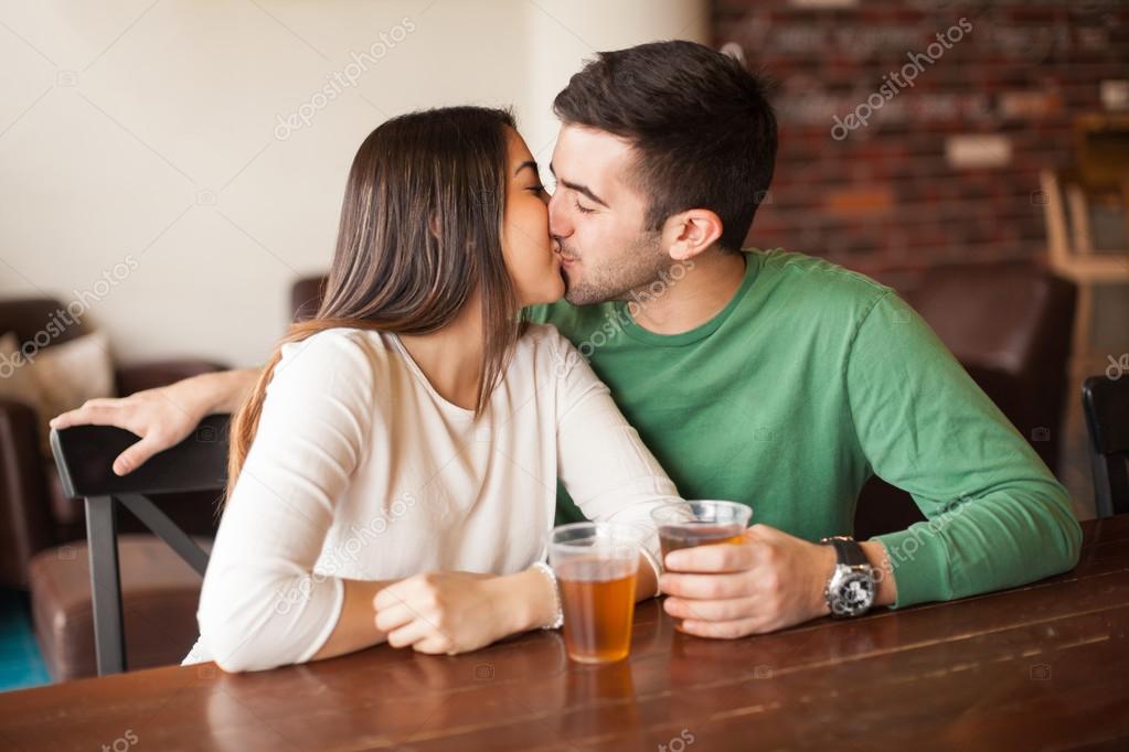 Parejas que beben juntas son mucho más felices: ciencia
