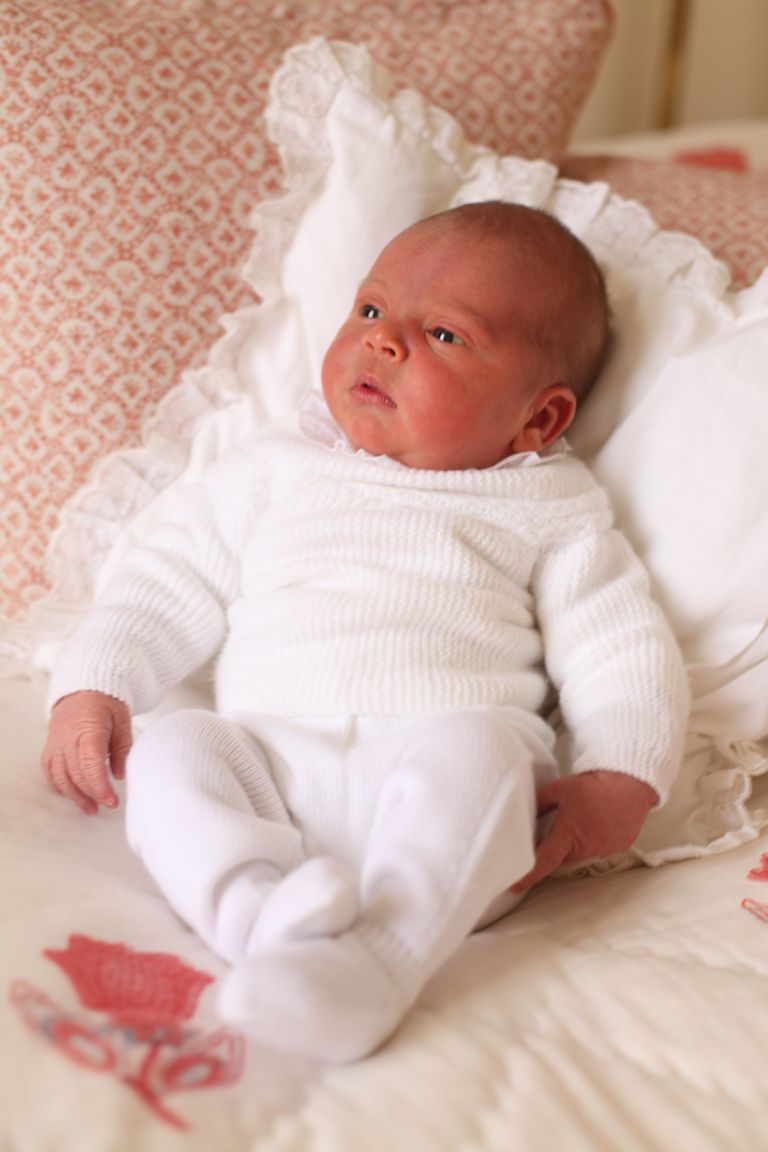 primeras-fotos-bebe-duques-cambridge-louis-arthur-charles