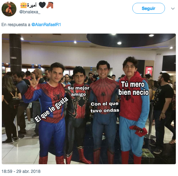 Recrean meme de spiderman en cine en méxico