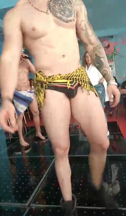 Stripers en evento de morena