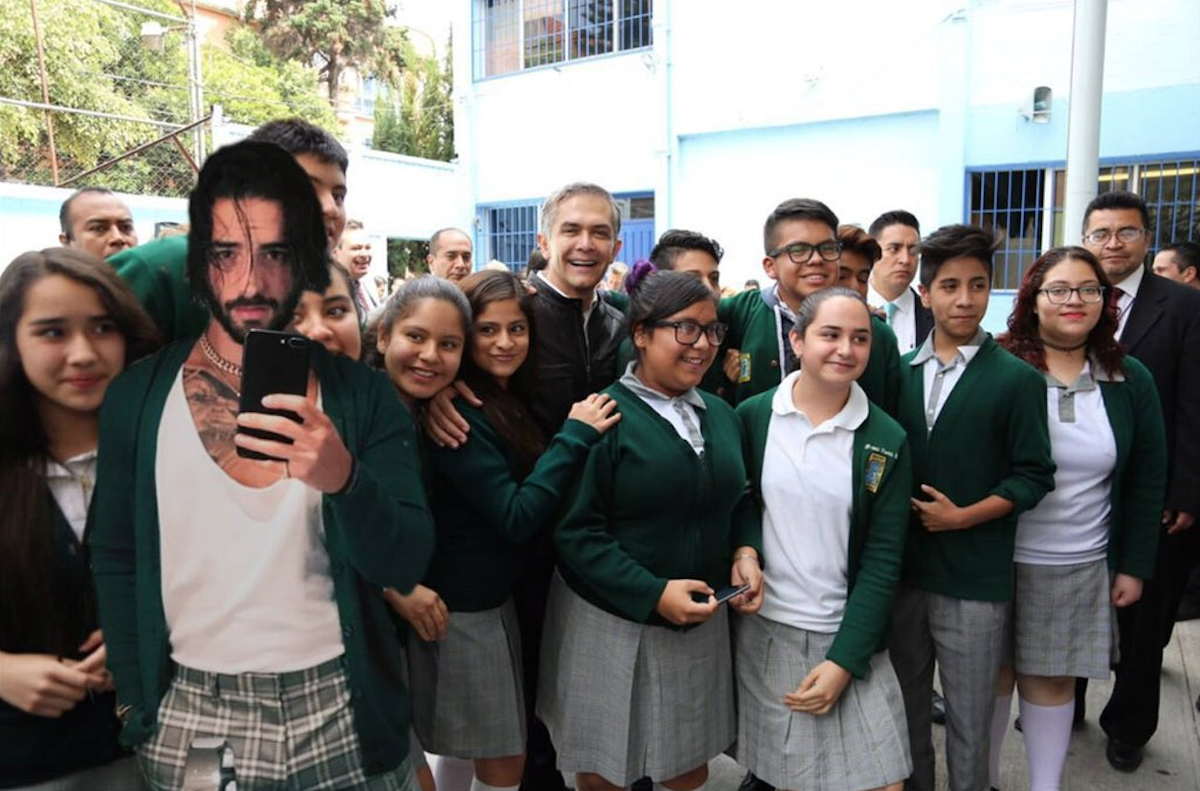 Maluma SuÃ©ter Verde IMSS Escuela Meme