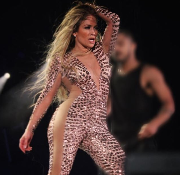 retrato-jennifer-lopez-concierto-instagram-dubai-emiratos-arabes-unidos-noviembre-2017