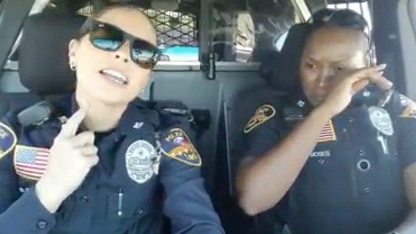 video-dos-policias-laredo-hacen-lip-sync-texas