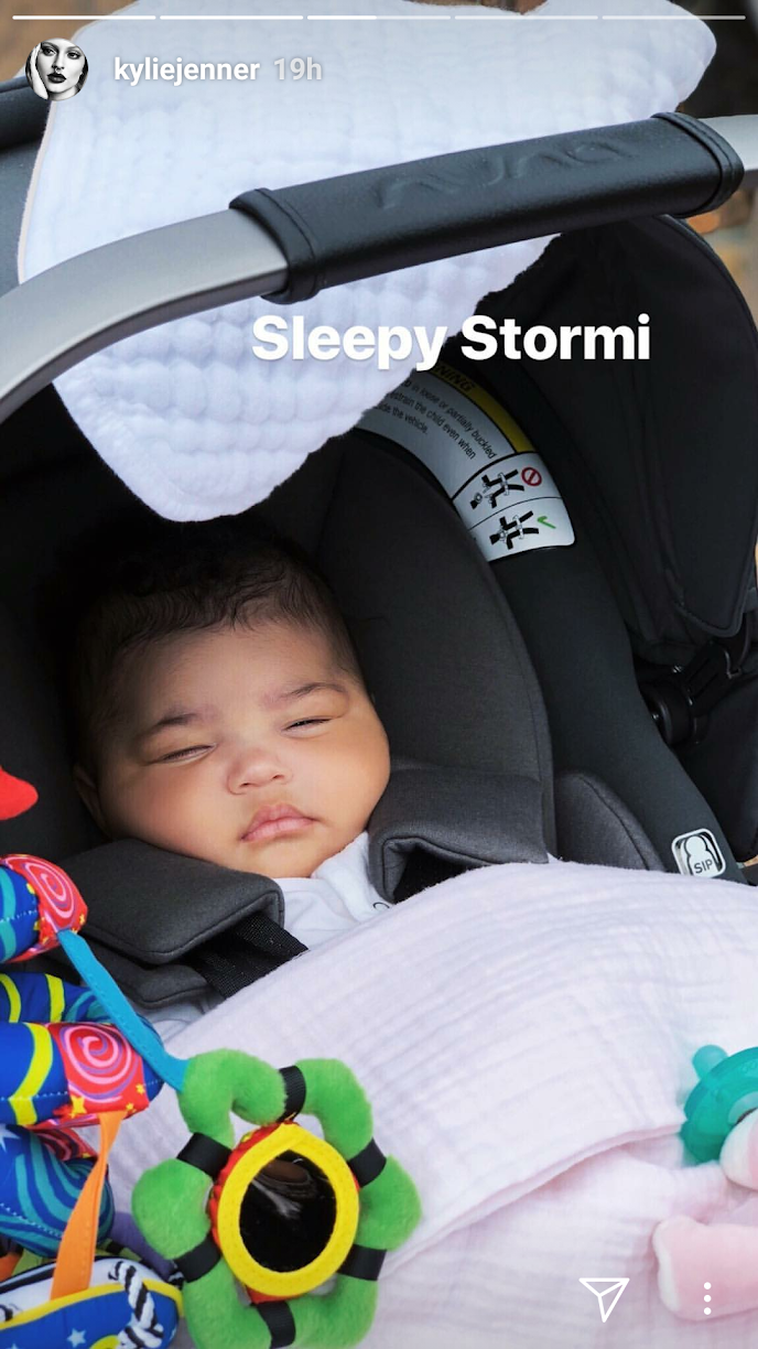 fotos-hija-stormi-kylie-jenner-kardashian-instagram