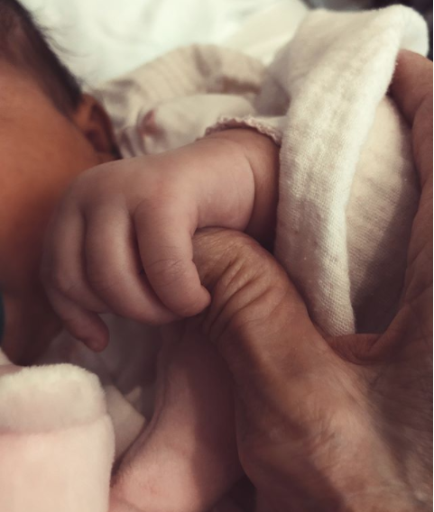 fotos-hija-stormi-kylie-jenner-kardashian-instagram