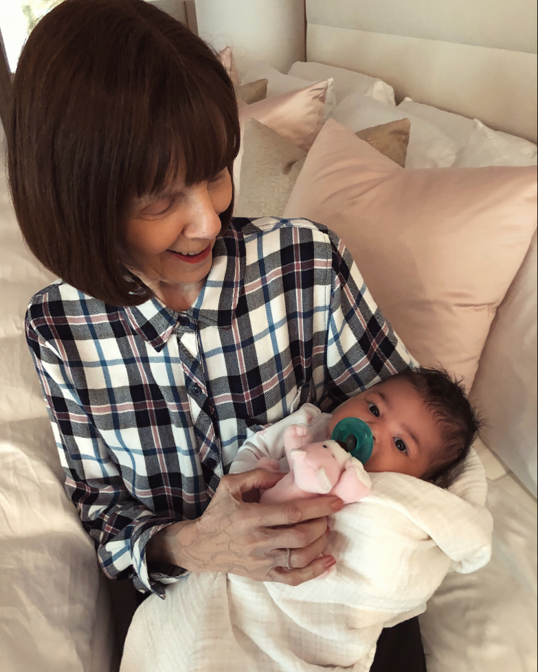 fotos-hija-stormi-kylie-jenner-kardashian-instagram