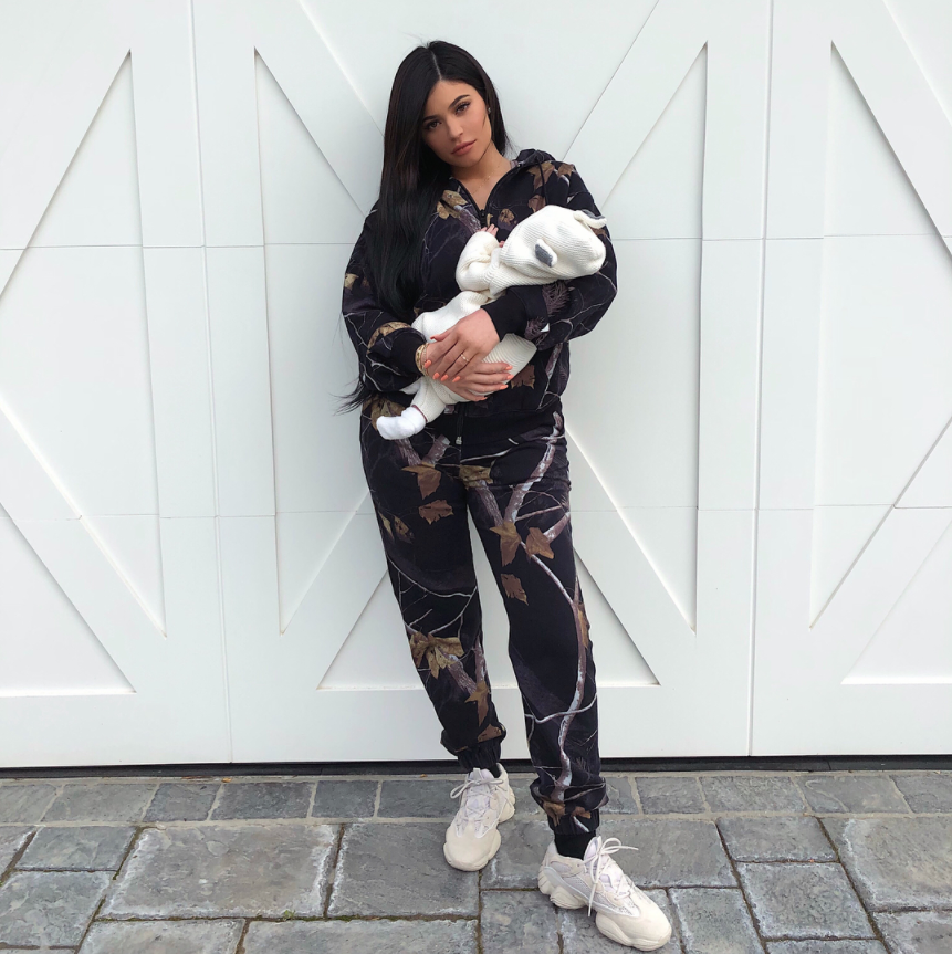 fotos-hija-stormi-kylie-jenner-kardashian-instagram