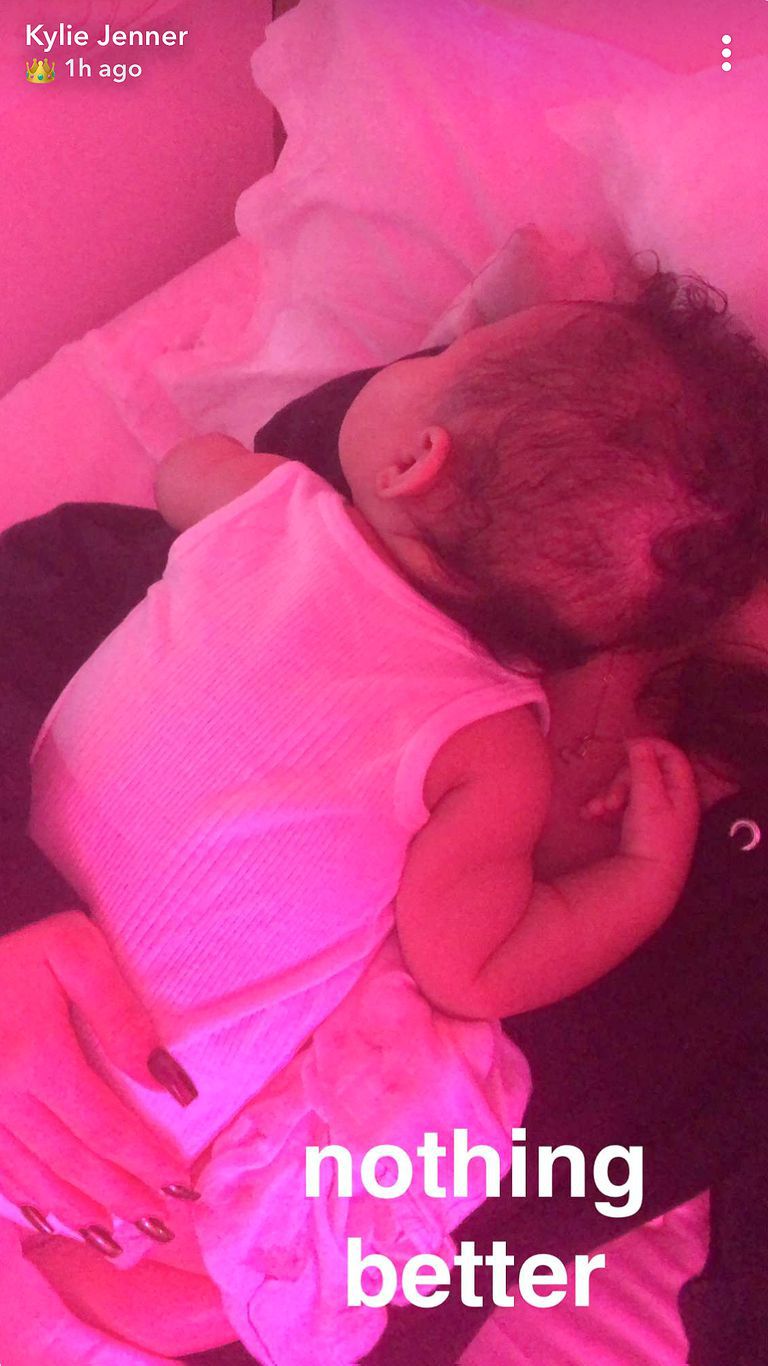 fotos-hija-stormi-kylie-jenner-kardashian-instagram
