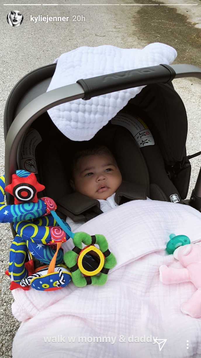 fotos-hija-stormi-kylie-jenner-kardashian-instagram