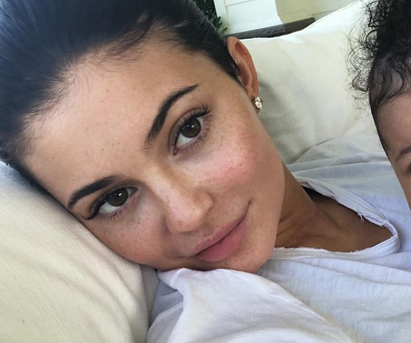 fotos-hija-stormi-kylie-jenner-kardashian-instagram