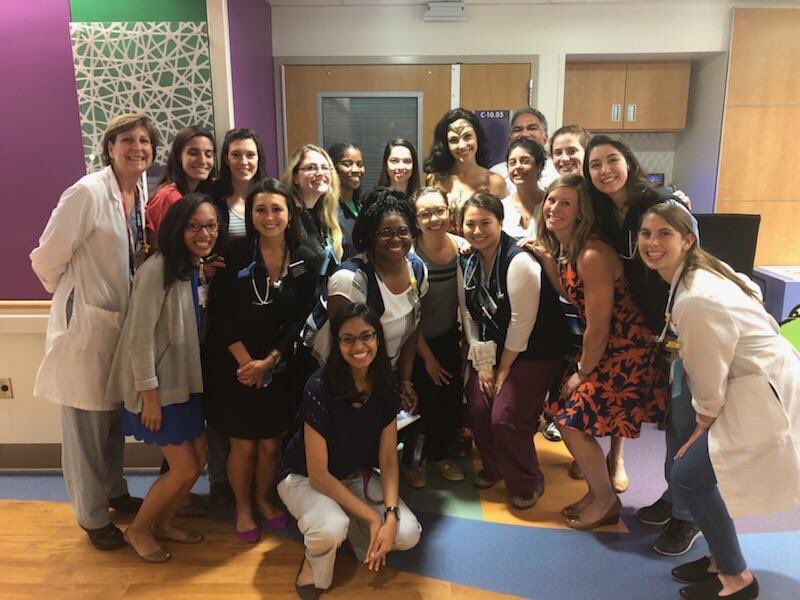 gal gadot visitó hospital infantil