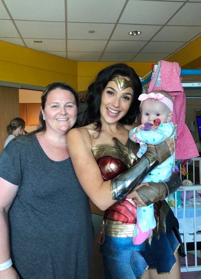 Gal Gadot visita hospital infantil