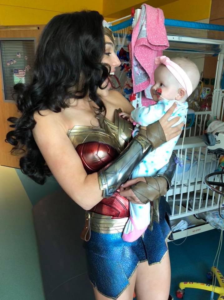 Gal Gadot visita hospital infantil