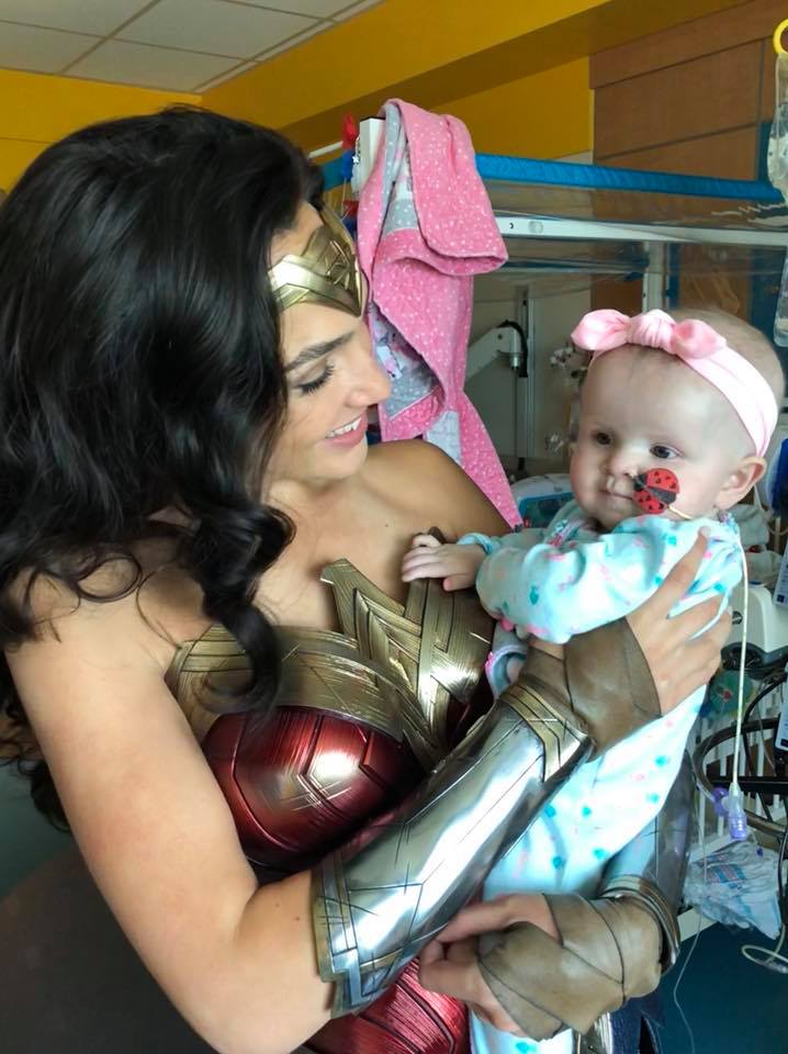 Gal Gadot visita hospital infantil