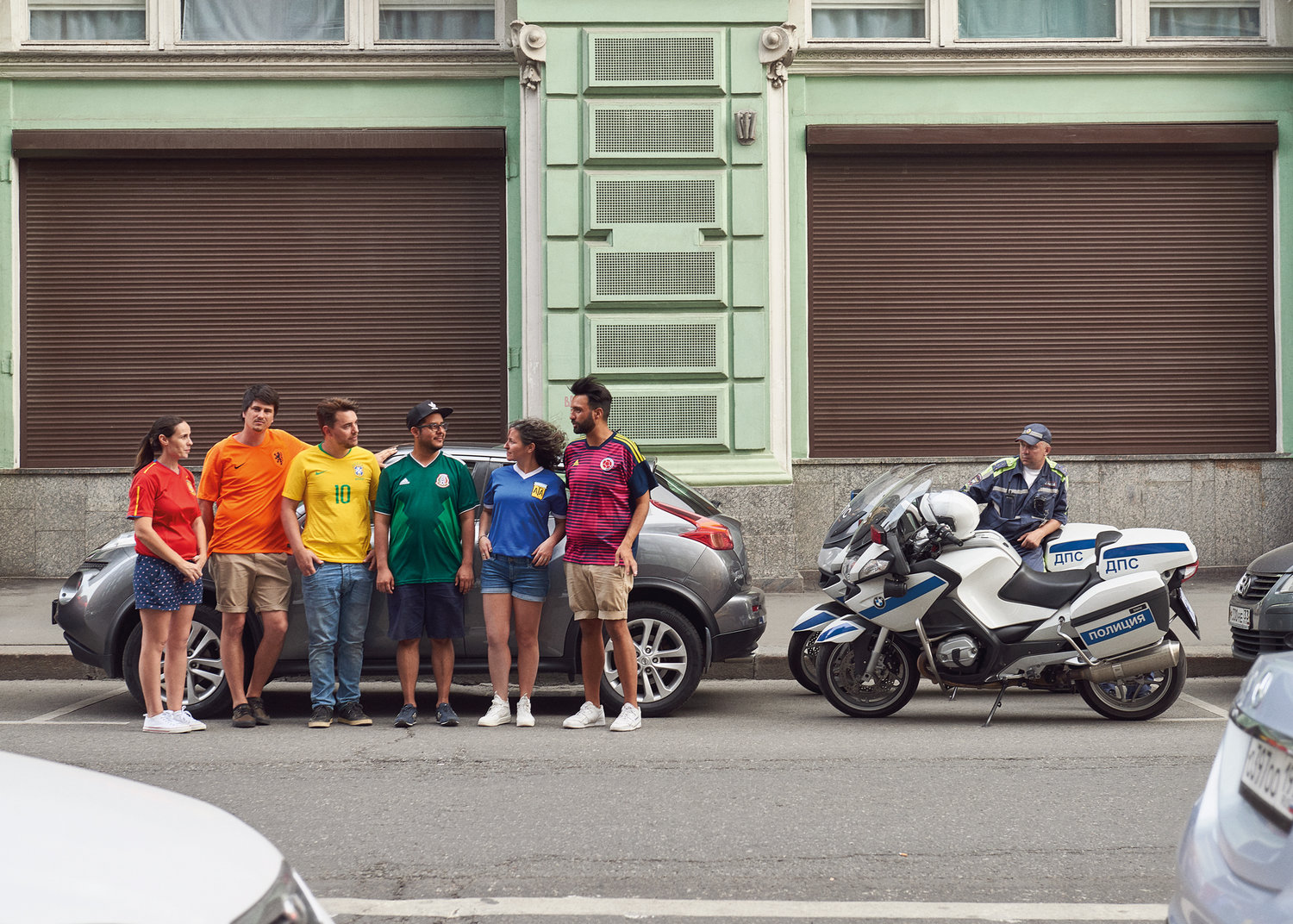 Llevan bandera orgullo gay a rusia