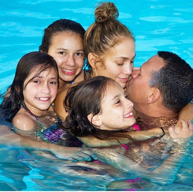 J Lo celebra cumpleaños numero 49