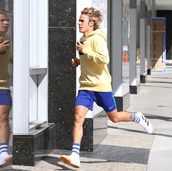 Justin Bieber está comprometido