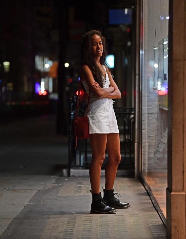 Malia Obama pasea por Londres con nuevo novio
