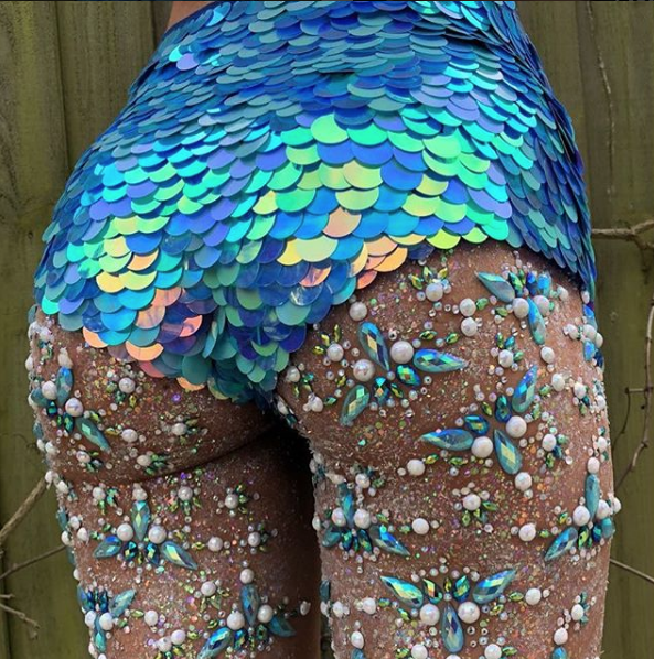Diamantina en el trasero nueva moda
