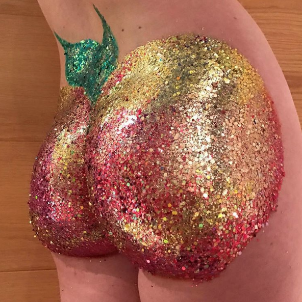 Diamantina en el trasero nueva moda