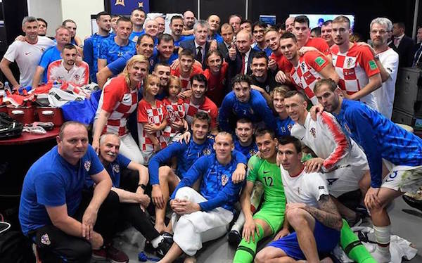 La presidenta de Croacia es la mayor aficionada de su selección